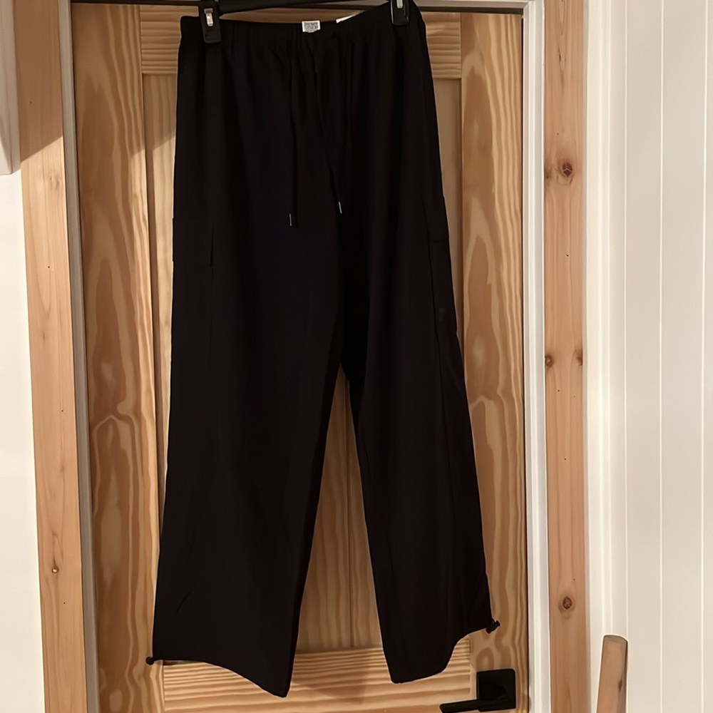 NWT VS Tech stretch Cargo pant 🏃‍♀️